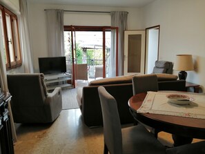 Smart TV, video games, DVD player - Villa with pool in the heart of Versilia (Pietrasanta)