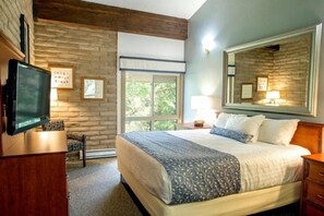 1 bedroom, bed sheets - Bright & Sunny Condo with Jacuzzi & Tennis Court (Vail)