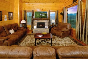 Smart TV, fireplace, video games, books - Best Mtn Views |Hot tub (Sevierville)