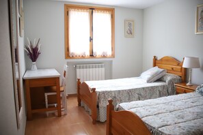 5 Schlafzimmer, Bügeleisen/Bügelbrett, Reisekinderbett, WLAN