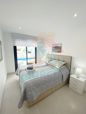 3 slaapkamers, een strijkplank/strijkijzer, reisbedje, gratis wifi