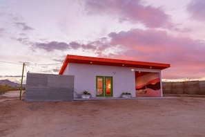 Exterior - ❤Hot Tub❤Pergola+Firepit+Close To DT JT❤ (Joshua Tree)