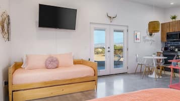 1 dormitori, escriptori, planxa i posts de planxar i wifi gratuïta