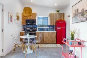 Fridge, microwave, oven, stovetop - ❤Hot Tub❤Pergola+Firepit+Close To DT JT❤ (Joshua Tree)
