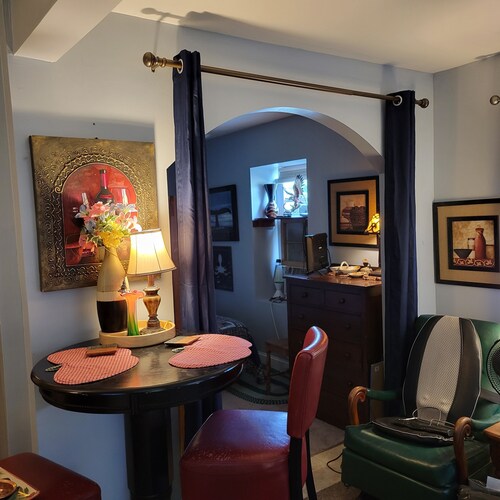 Cozy Garage Apartment
 near Blacksburg, Christiansburg and Radford, Va.