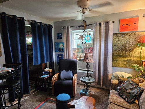 Cozy Garage Apartment
 near Blacksburg, Christiansburg and Radford, Va.