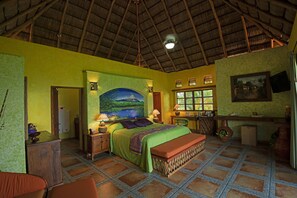 Casita | Premium bedding, pillowtop beds, minibar, individually decorated