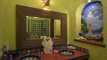 Casita | Bathroom