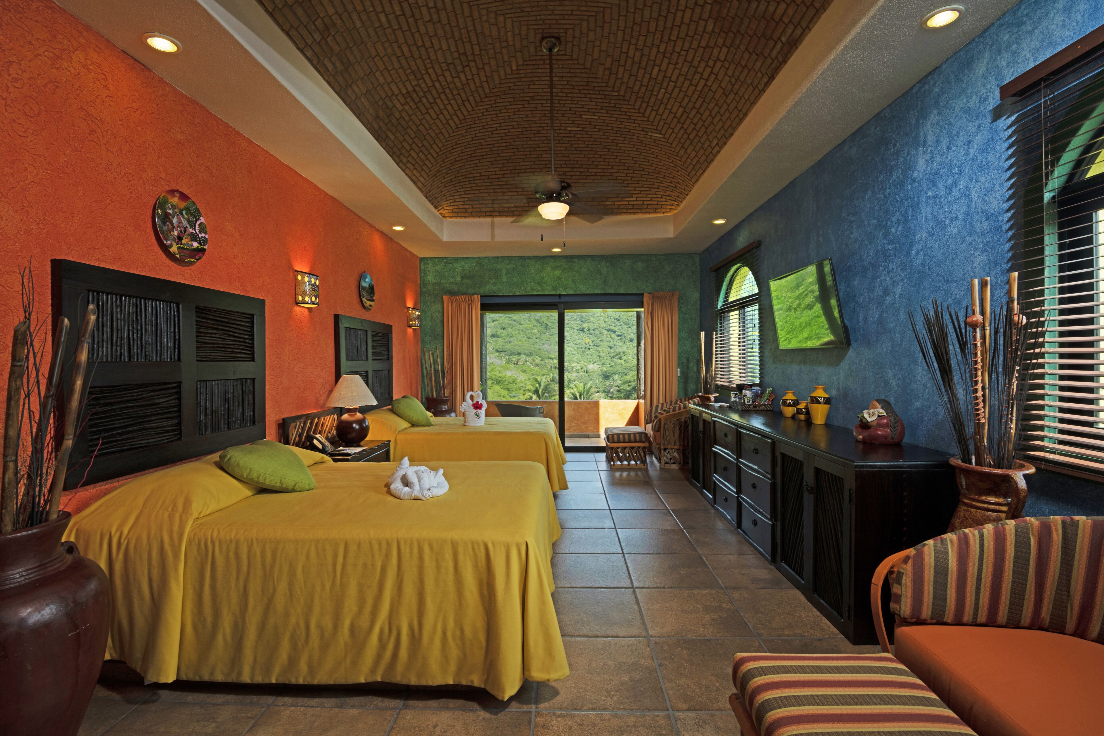 Habitación doble estándar, 2 camas Queen size | Ropa de cama de alta calidad, camas con pillow-top y minibar 