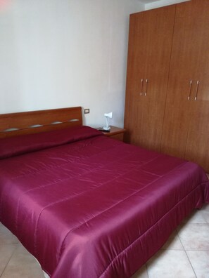 1 Schlafzimmer, Bügeleisen/Bügelbrett, Bettwäsche