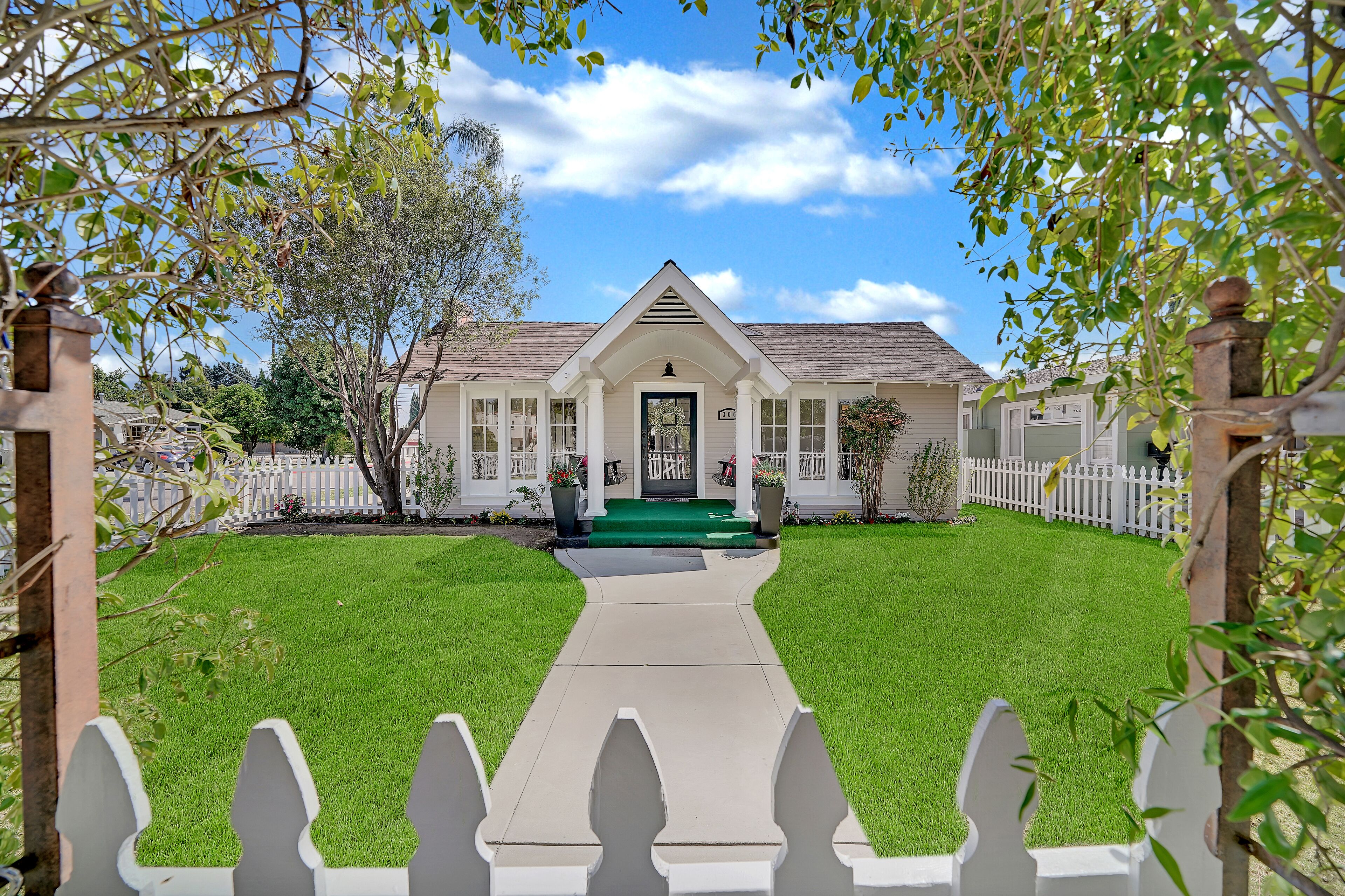 Jacaranda Cottage Gem  downtown Fullerton
