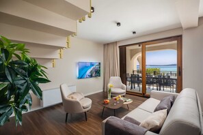 TV - Beachfront Villa Anemona with Pool (Kaštel Stari)