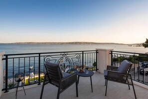 Property grounds - Beachfront Villa Anemona with Pool (Kaštel Stari)