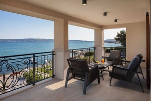 Property grounds - Beachfront Villa Armeria with Pool (Kaštel Stari)