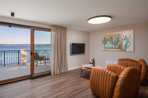 TV - Beachfront Villa Armeria with Pool (Kaštel Stari)