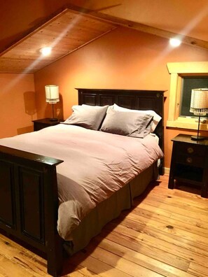 4 bedrooms, iron/ironing board, travel crib, free WiFi