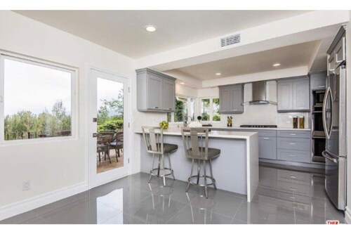 Los Angeles CA ,Entire house,amazing view,big pool