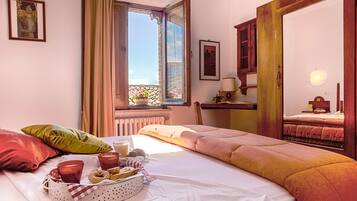 Bügeleisen/Bügelbrett, kostenloses WLAN, Bettwäsche