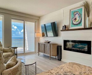 Smart TV, fireplace