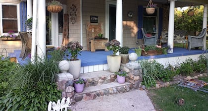 UPPER 3 rm.  studio B&B steps from beach & farm markt/shop'g.; dogs ok w/fee. 