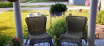 UPPER 3 rm.  studio B&B steps from beach & farm markt/shop'g.; dogs ok w/fee. 