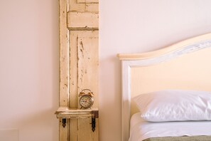 4 bedrooms, desk, iron/ironing board, free WiFi