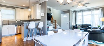 Excellent Couples Retreat! All Kings w/Own Baths!