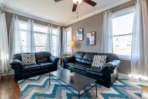 Smart TV - Excellent Couples Retreat! All Kings w/Own Baths! (Chattanooga)