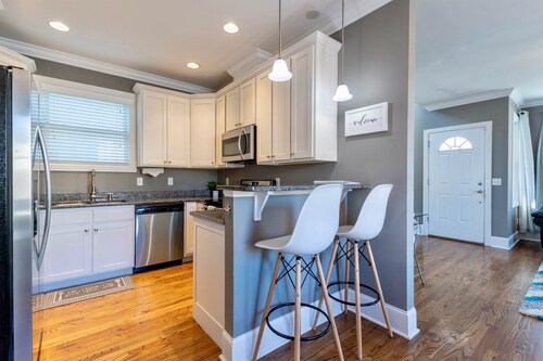 Excellent Couples Retreat! All Kings w/Own Baths!