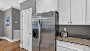 Interior - Excellent Couples Retreat! All Kings w/Own Baths! (Chattanooga)