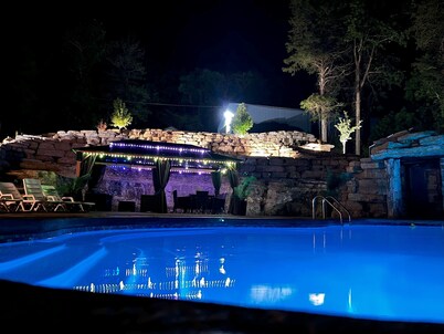 Private Retreat For You w/HEATED Pool, Private Dock,  Activity gym, 100 acres!