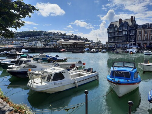 Dartmouth Devon- 2 bedrooms detached chalet - 2 bathrooms & parking outside door