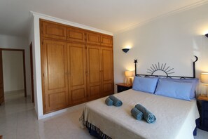 2 bedrooms, iron/ironing board, Internet, bed sheets