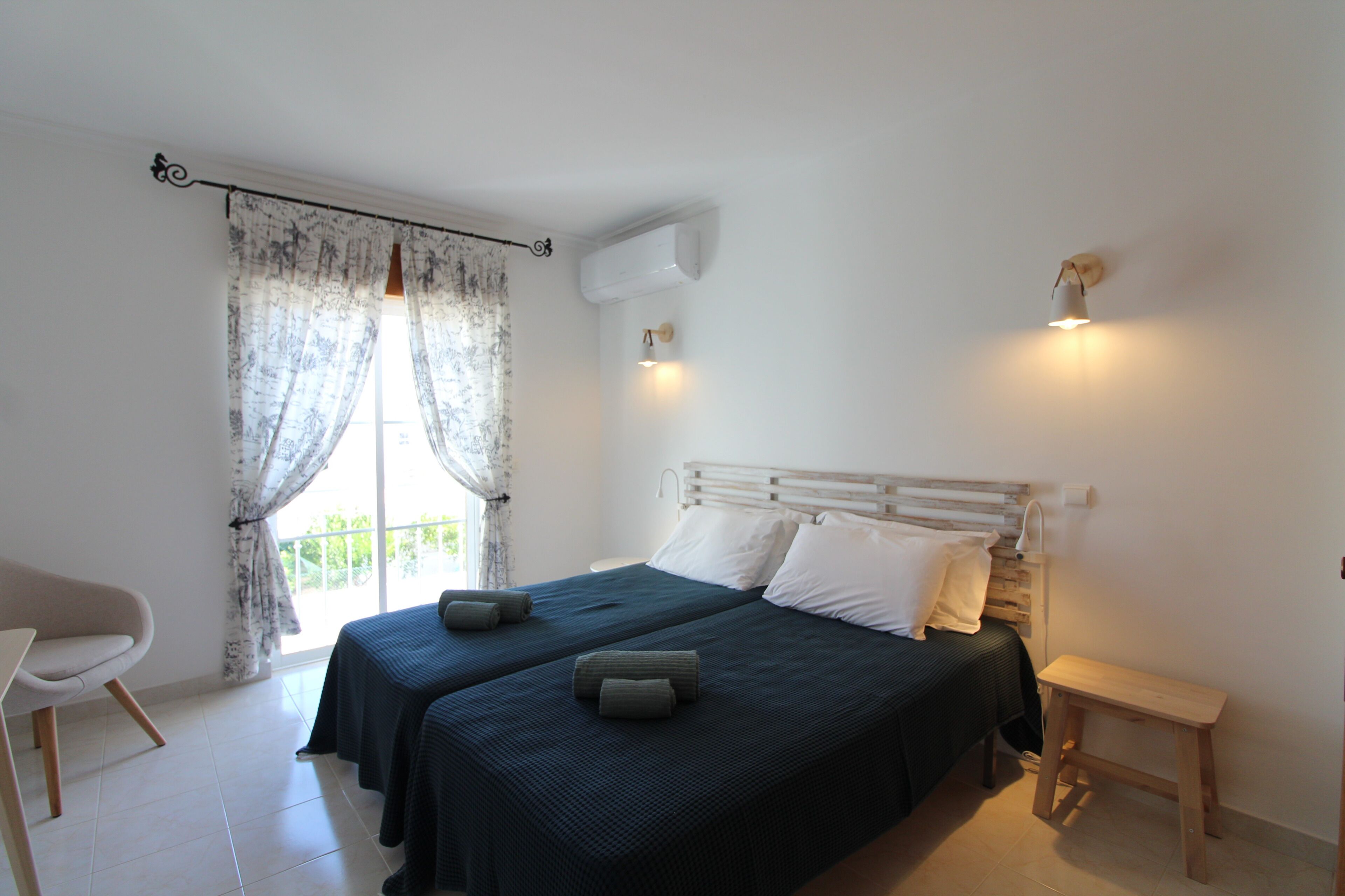 2 bedrooms, iron/ironing board, Internet, bed sheets