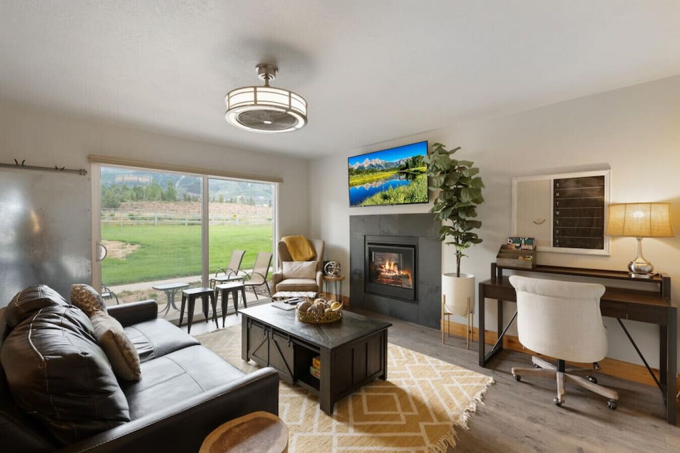 Ski Vista: Chic Condo Near the Canyons Slopes