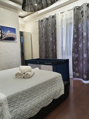 1 quarto, Wi-Fi de cortesia, roupa de cama