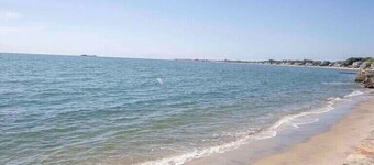 Perfect Shoreline Stay â Walk to Beach, Dine, Shop & Play!