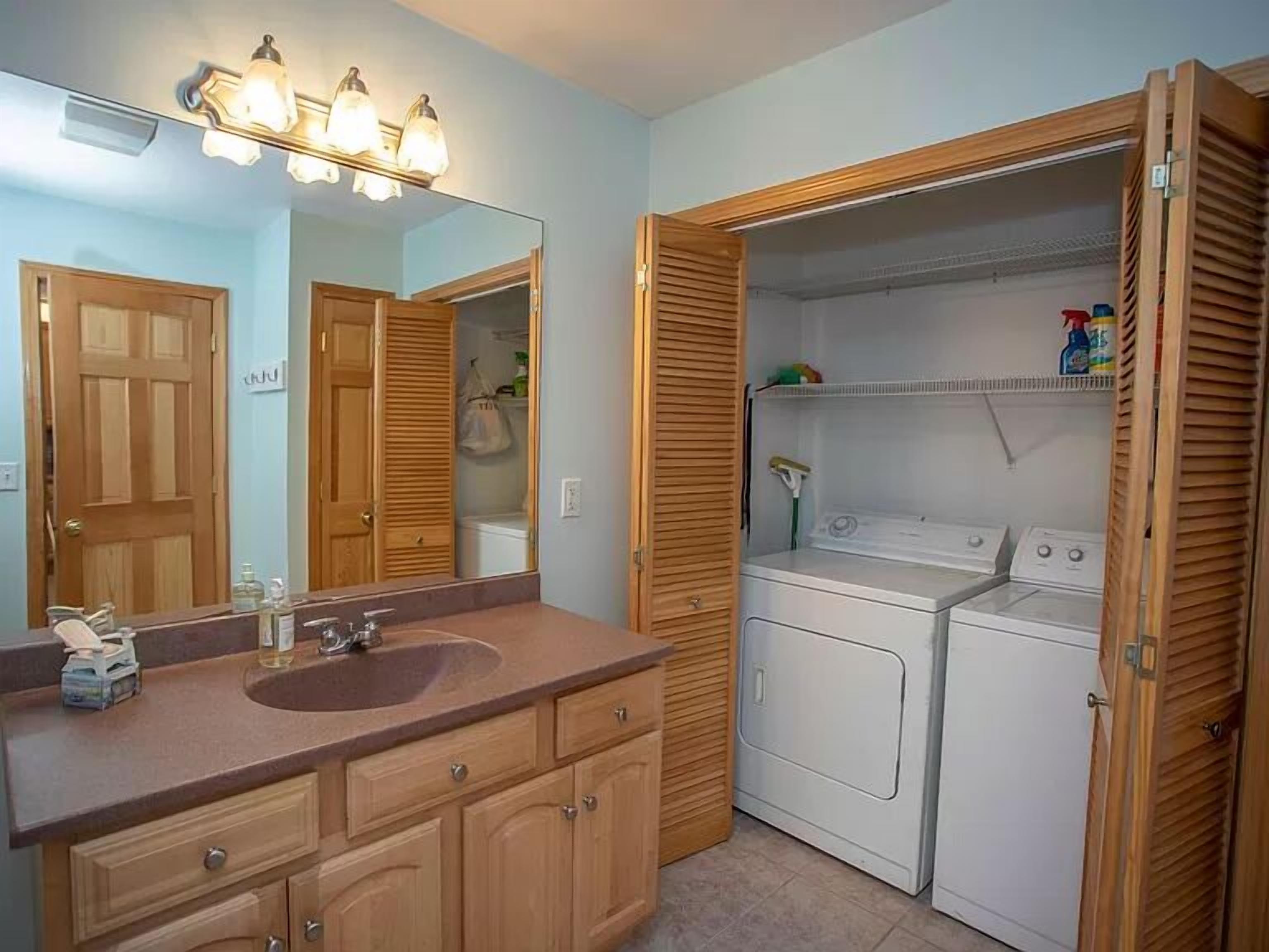 Combined shower/bathtub, hair dryer, towels, soap