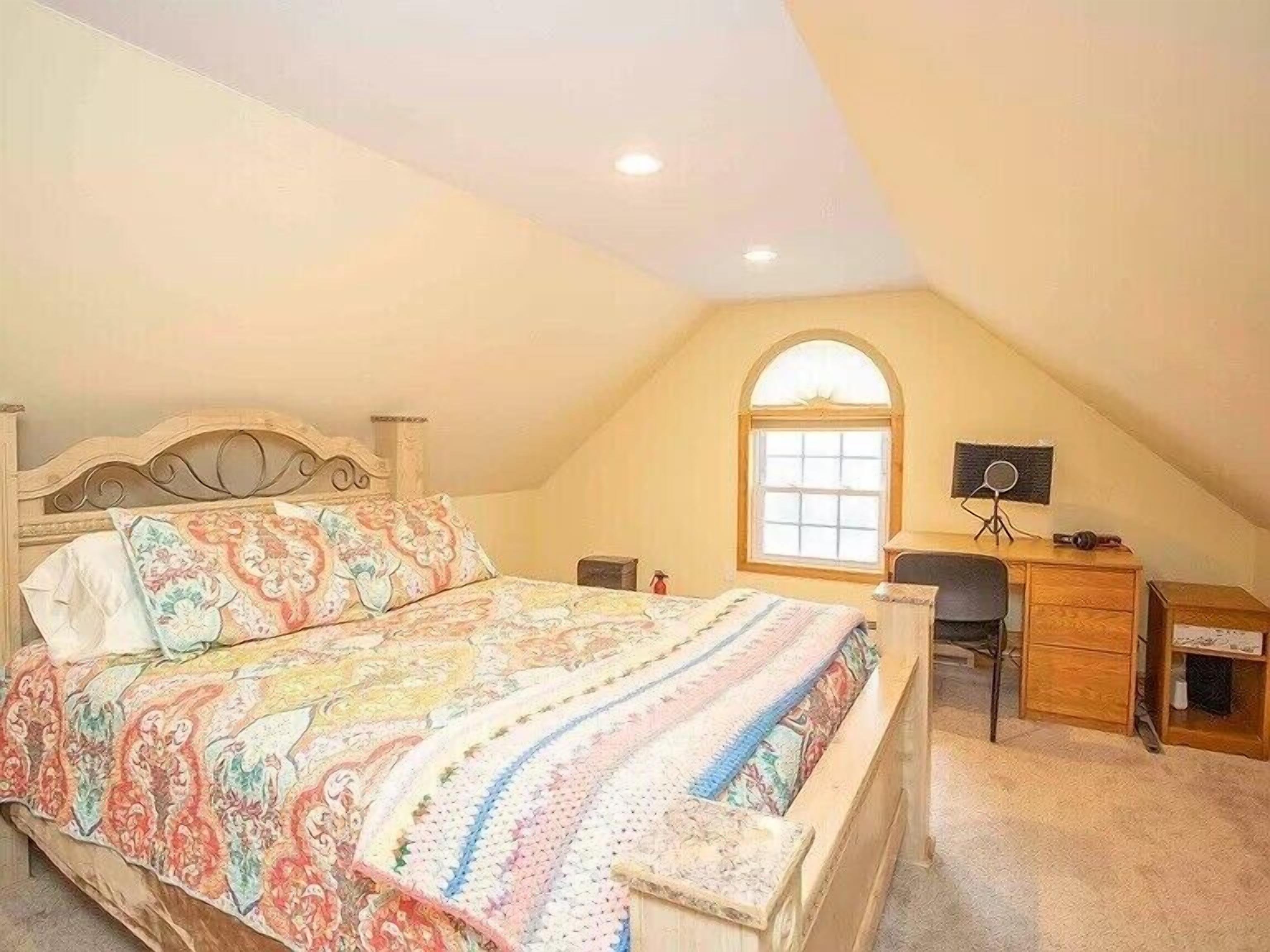 4 bedrooms, desk, iron/ironing board, free WiFi