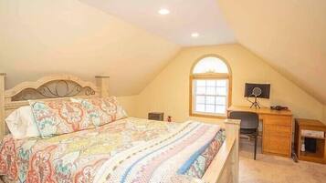 4 bedrooms, desk, iron/ironing board, free WiFi