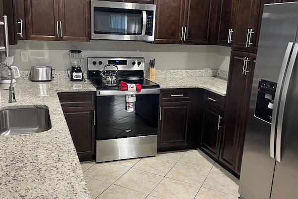 Coffee/tea maker, fridge, microwave, oven