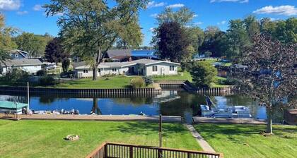 Waterfront 4BR/2.5BA W/2 Large Decks | Haven K