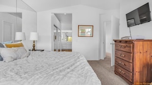Room - Luxury Two Bedroom Villa with Lakefront and Mountain View (La Quinta)