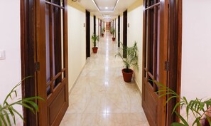 المنشأة من الداخل