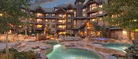 Piscina interna, piscina externa