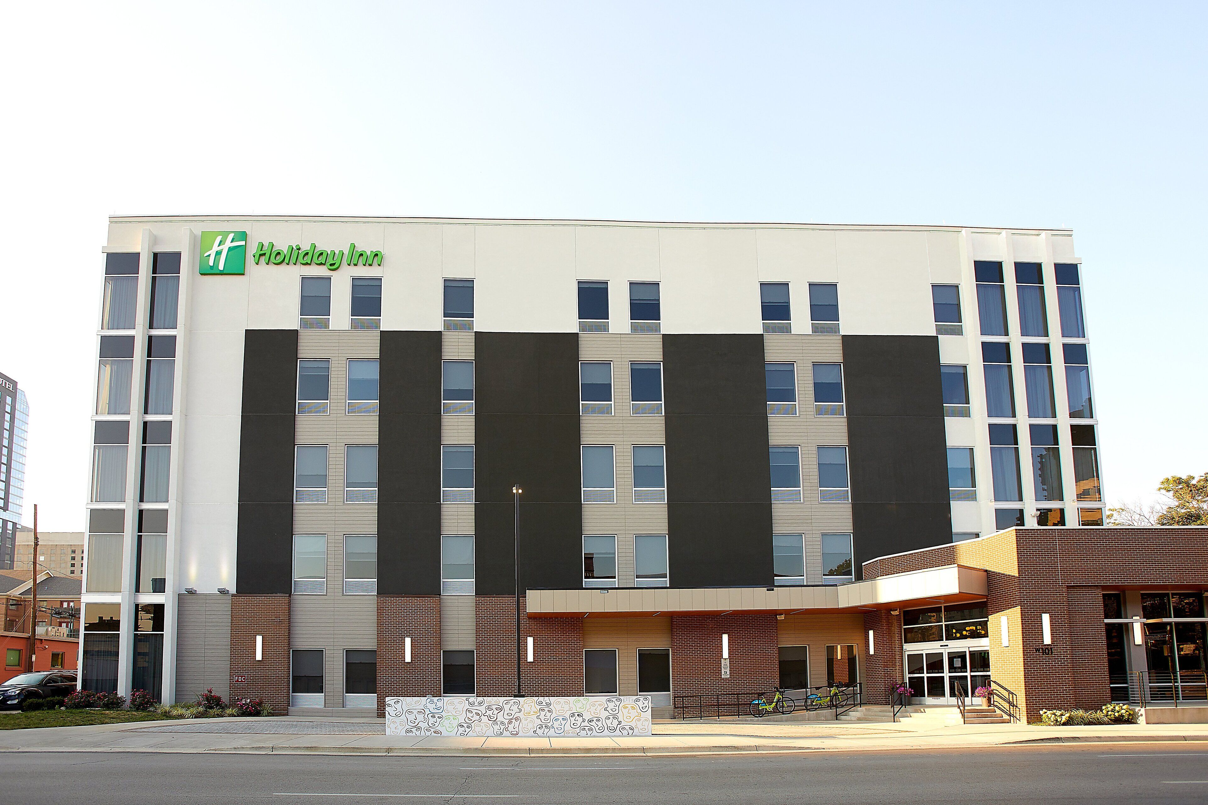 Photo - Holiday Inn Louisville Downtown by IHG
