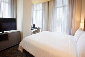 Blackout drapes, iron/ironing board, free cribs/infant beds, free WiFi - Holiday Inn Louisville Downtown by IHG (Louisville)