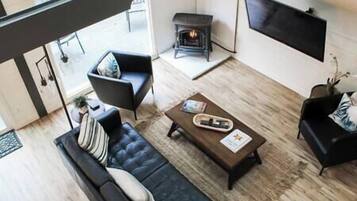 Télévision, cheminée