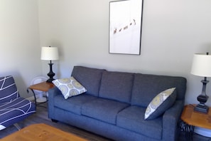 Smart TV - Michaels Bay Getaway -House/Cottage Rental on Quiet dead end road (housekeeping) (Tehkummah)