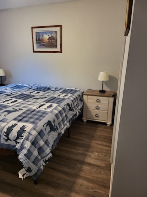 3 bedrooms, desk, free WiFi - Michaels Bay Getaway -House/Cottage Rental on Quiet dead end road (housekeeping) (Tehkummah)